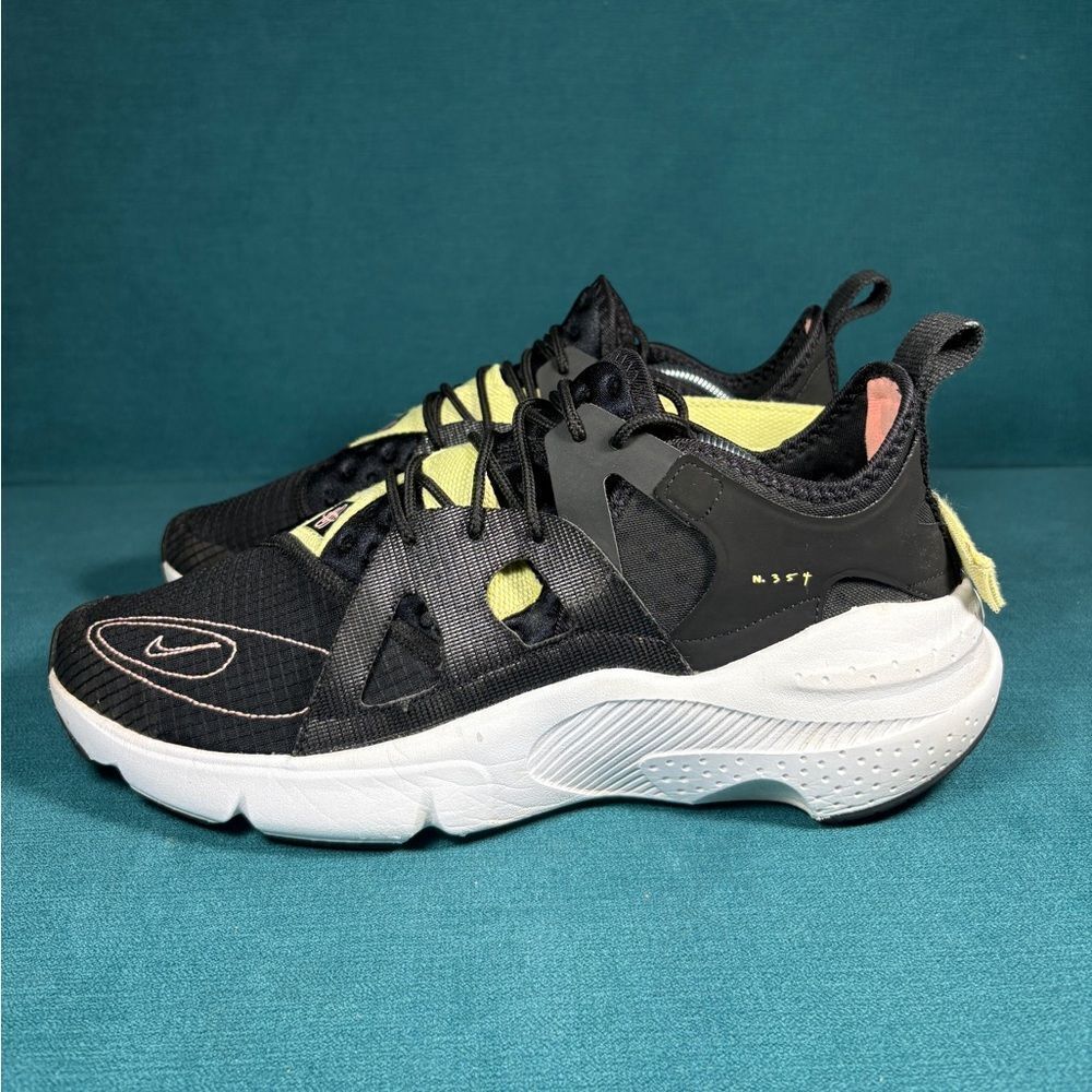 Size 12 - Men’s Nike Huarache Type Shoes